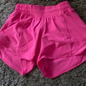 Lululemon sonic pink 4” hotty hots